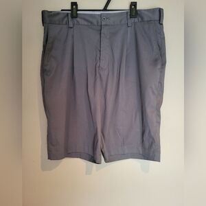 Nike Golf Shorts Size Medium (32)